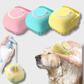 Силиконовая щетка с отсеком для шампуня